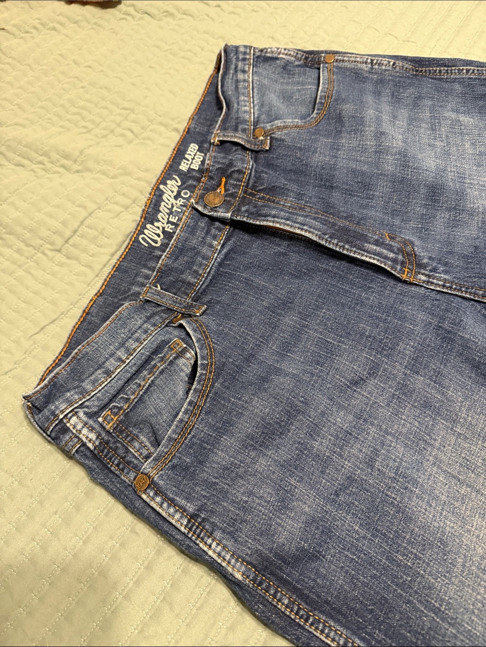 Wrangler Retro Men's Relaxed Fit  Bootcut Jeans in Faded Blue